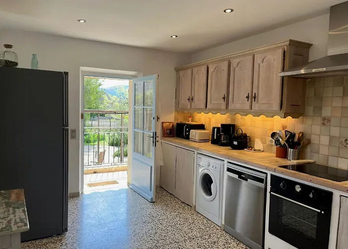 Holiday home Historic Bastide With Private Pool In The Luberon Cereste