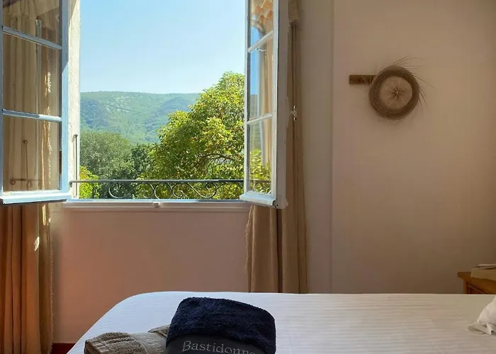 Holiday home Historic Bastide With Private Pool In The Luberon Cereste