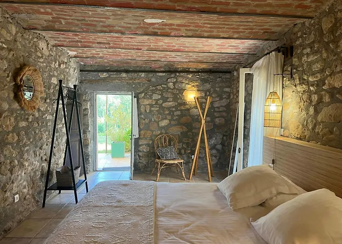 Historic Bastide With Private Pool In The Luberon *